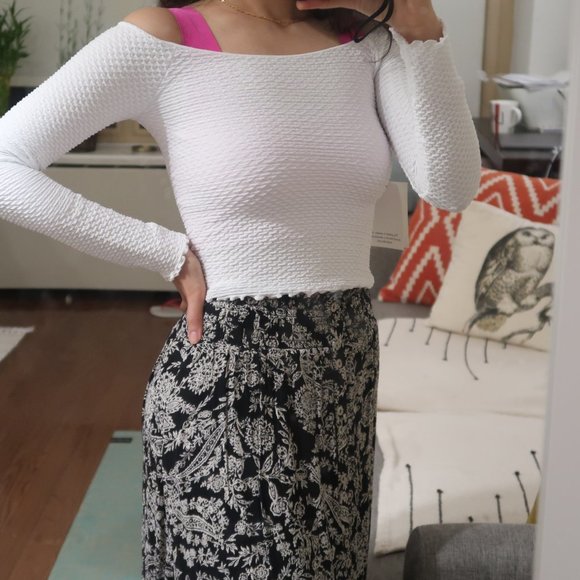 Aritzia Tops - Aritzia Sunday Best off Shoulder Crop top